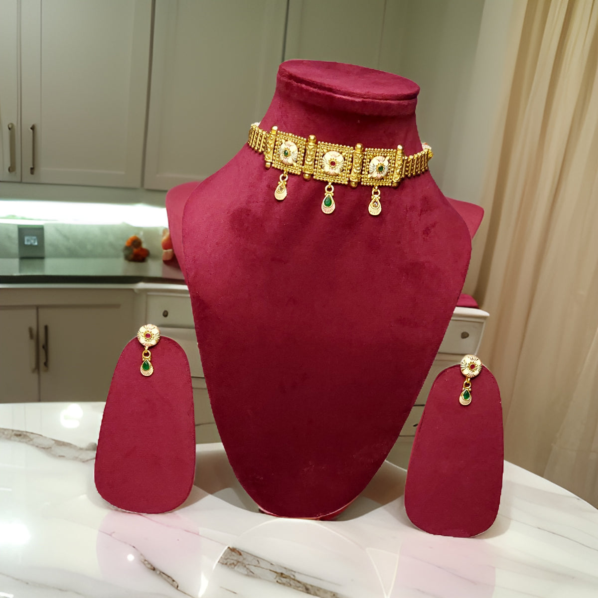 Elevate your look with our Kuhu Necklace. This stunning piece exudes sophistication with its timeless design and superior craftsmanship. Whether worn alone or layered with other necklaces, it adds a touch of glamour to any outfit.
