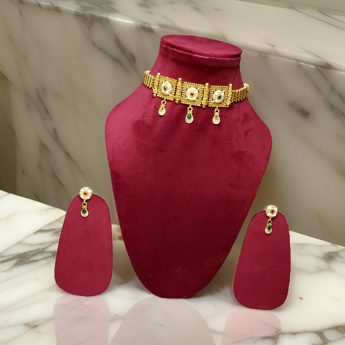 Elevate your look with our Kuhu Necklace. This stunning piece exudes sophistication with its timeless design and superior craftsmanship. Whether worn alone or layered with other necklaces, it adds a touch of glamour to any outfit.