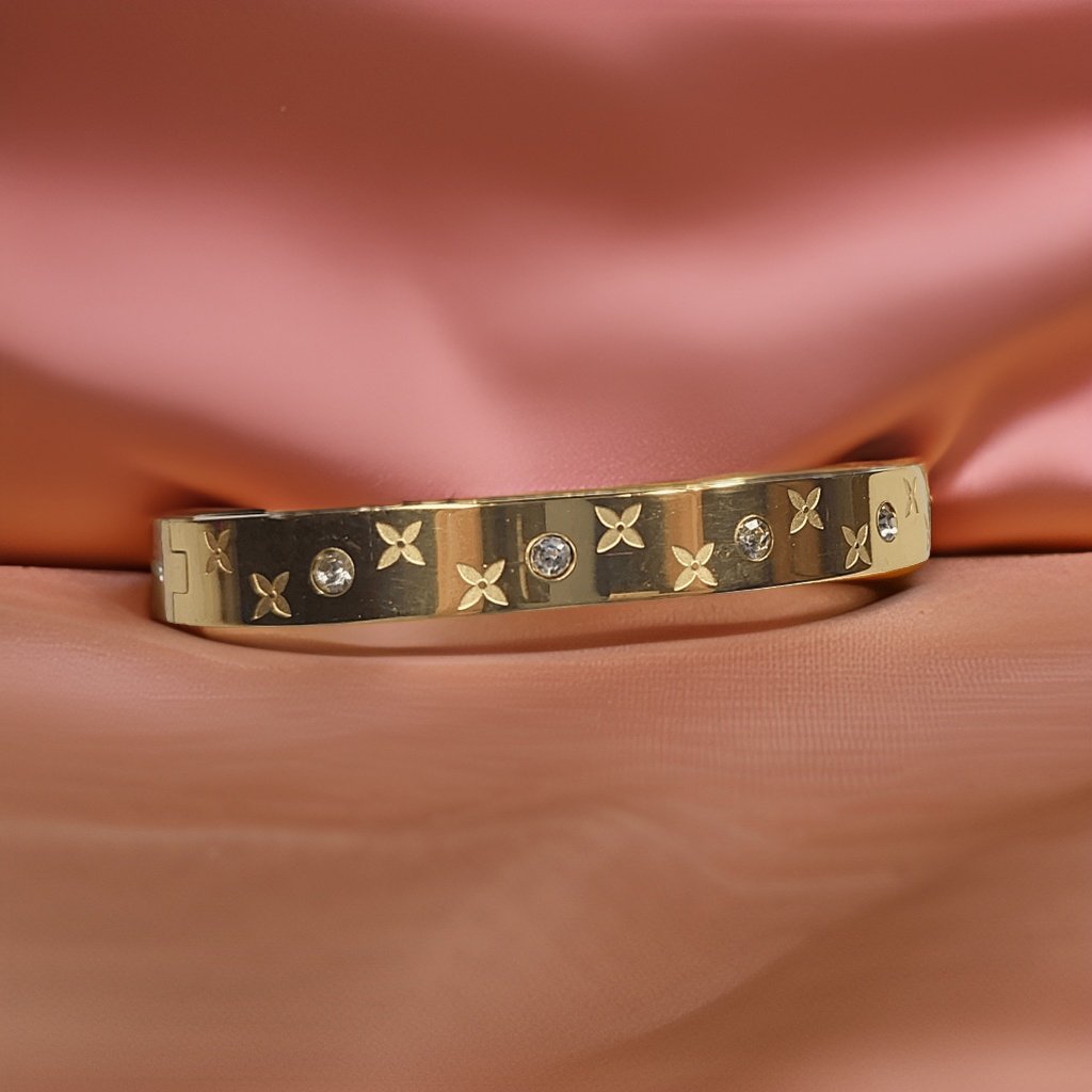 Add a touch of floral charm to your look with our Beautiful Dior Flower Bracelet. Featuring intricate flower details, this bracelet is perfect for adding a feminine touch to any ensemble. Made from high-quality materials, it's durable and long-lasting.