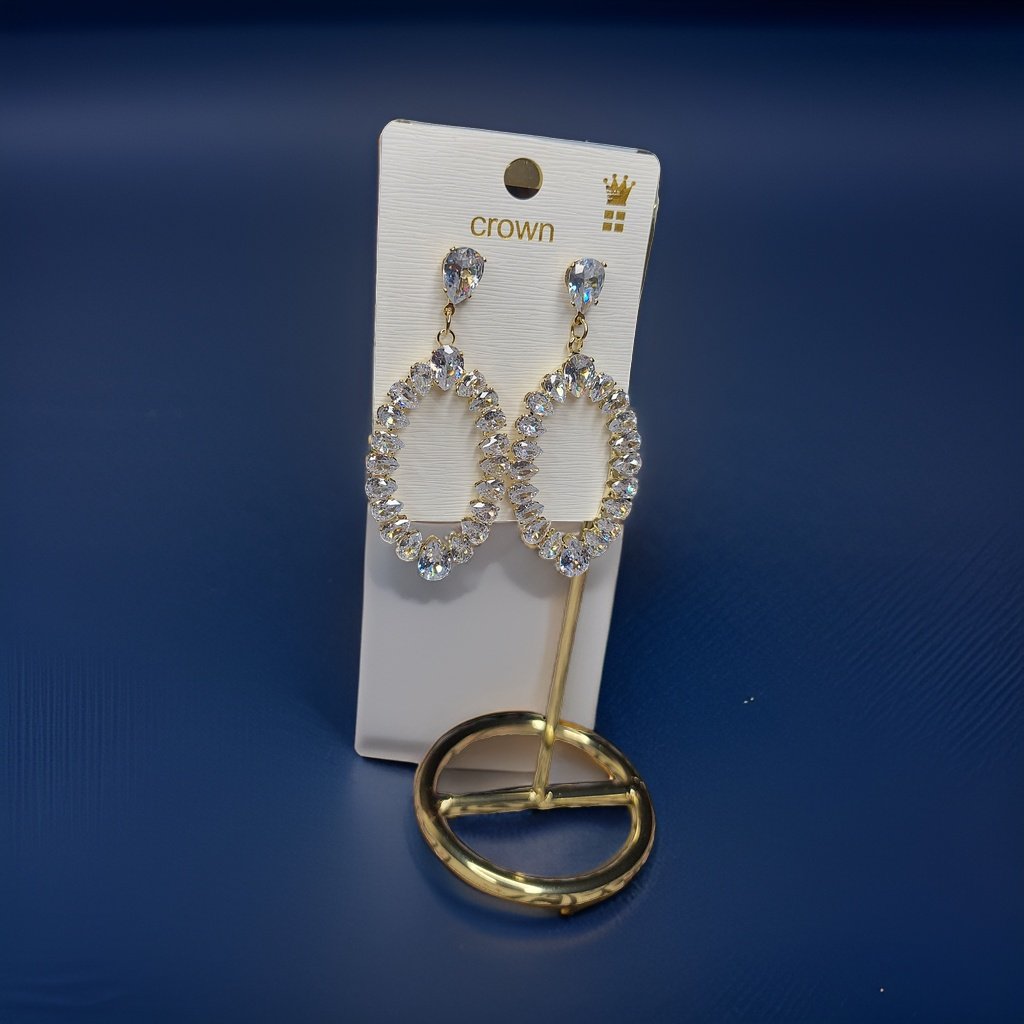 This beautiful earring is perfect for adding a touch of style to your look. It's crafted with care to ensure both durability and elegance. The sleek design and high-quality materials make it an ideal accessory for any occasion.