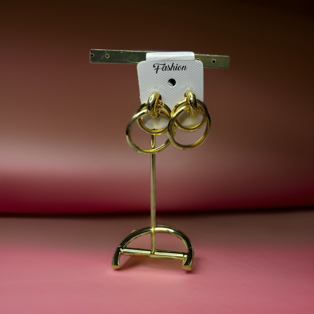 This beautiful earring is perfect for adding a touch of style to your look. It's crafted with care to ensure both durability and elegance. The sleek design and high-quality materials make it an ideal accessory for any occasion.