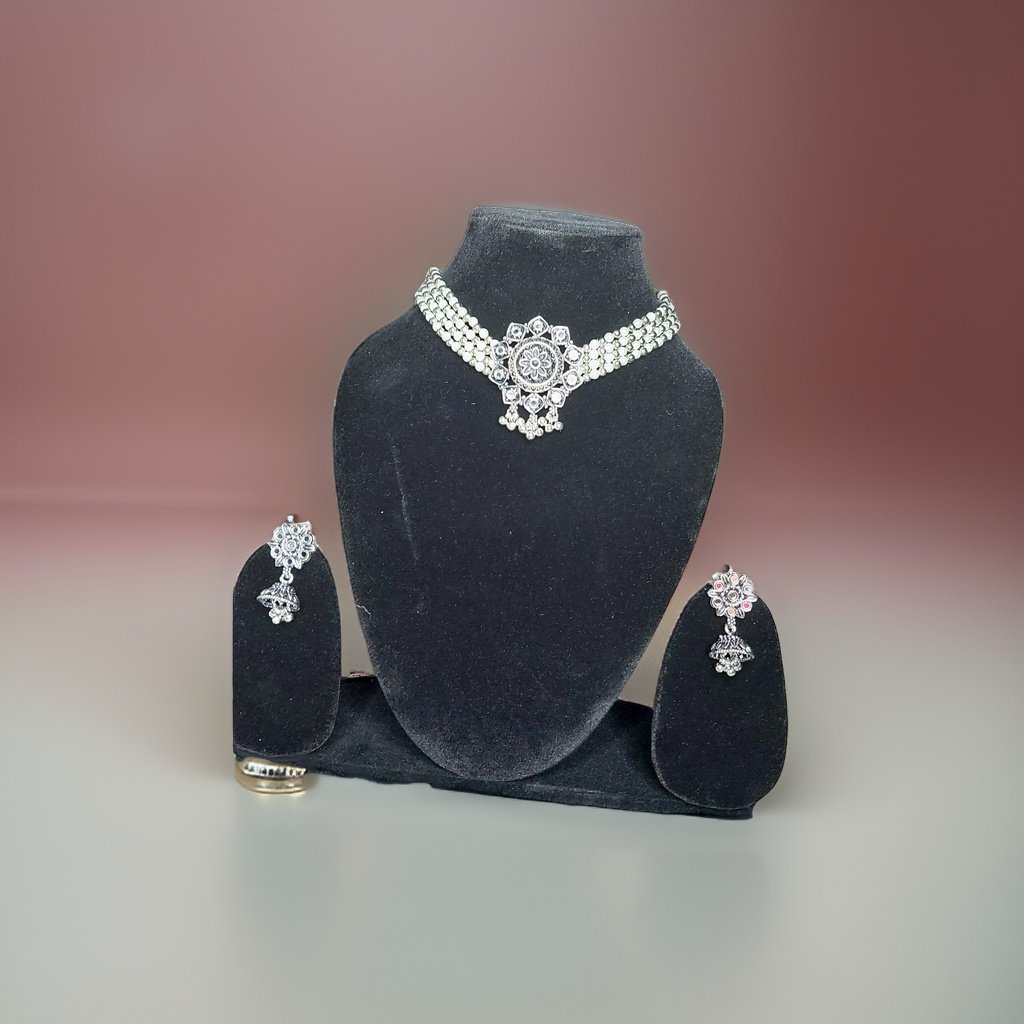 Elevate your look with our Kuhu Necklace. This stunning piece exudes sophistication with its timeless design and superior craftsmanship. Whether worn alone or layered with other necklaces, it adds a touch of glamour to any outfit.