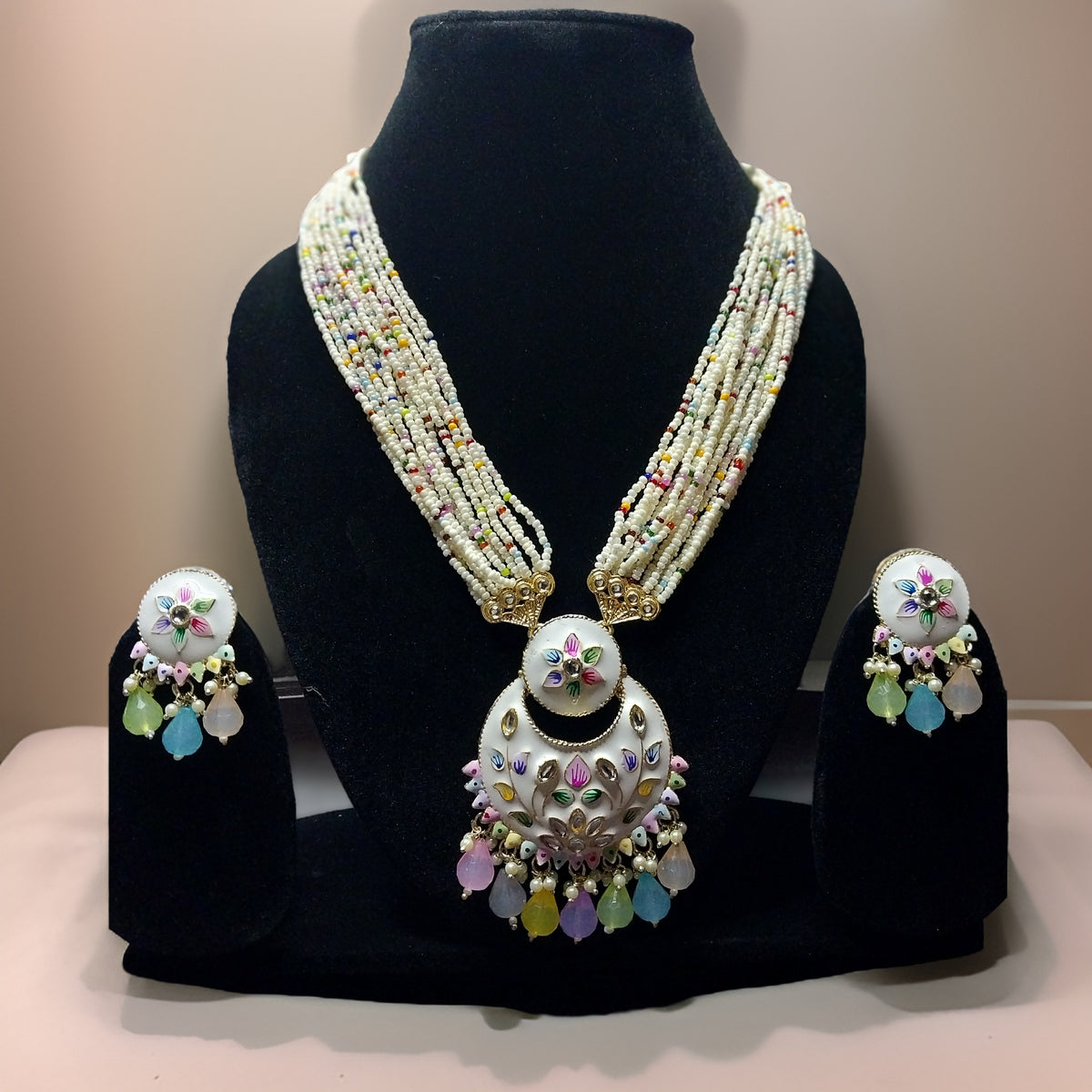 Elevate your look with our Kuhu Necklace. This stunning piece exudes sophistication with its timeless design and superior craftsmanship. Whether worn alone or layered with other necklaces, it adds a touch of glamour to any outfit.