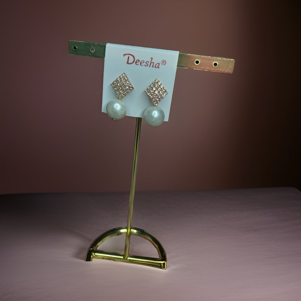 This beautiful earring is perfect for adding a touch of style to your look. It's crafted with care to ensure both durability and elegance. The sleek design and high-quality materials make it an ideal accessory for any occasion.