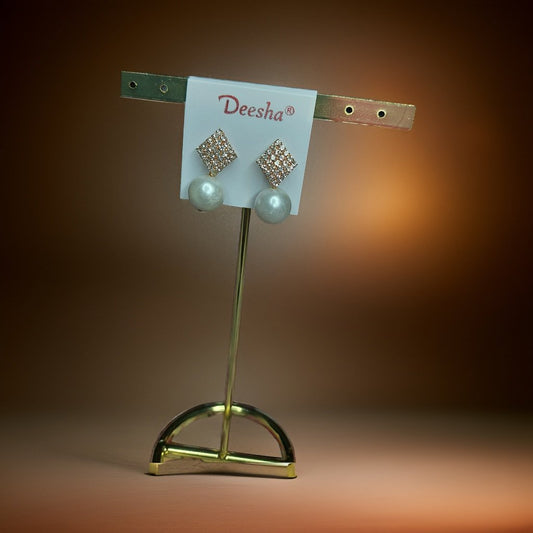 This beautiful earring is perfect for adding a touch of style to your look. It's crafted with care to ensure both durability and elegance. The sleek design and high-quality materials make it an ideal accessory for any occasion.