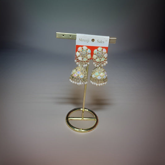 This beautiful earring is perfect for adding a touch of style to your look. It's crafted with care to ensure both durability and elegance. The sleek design and high-quality materials make it an ideal accessory for any occasion.