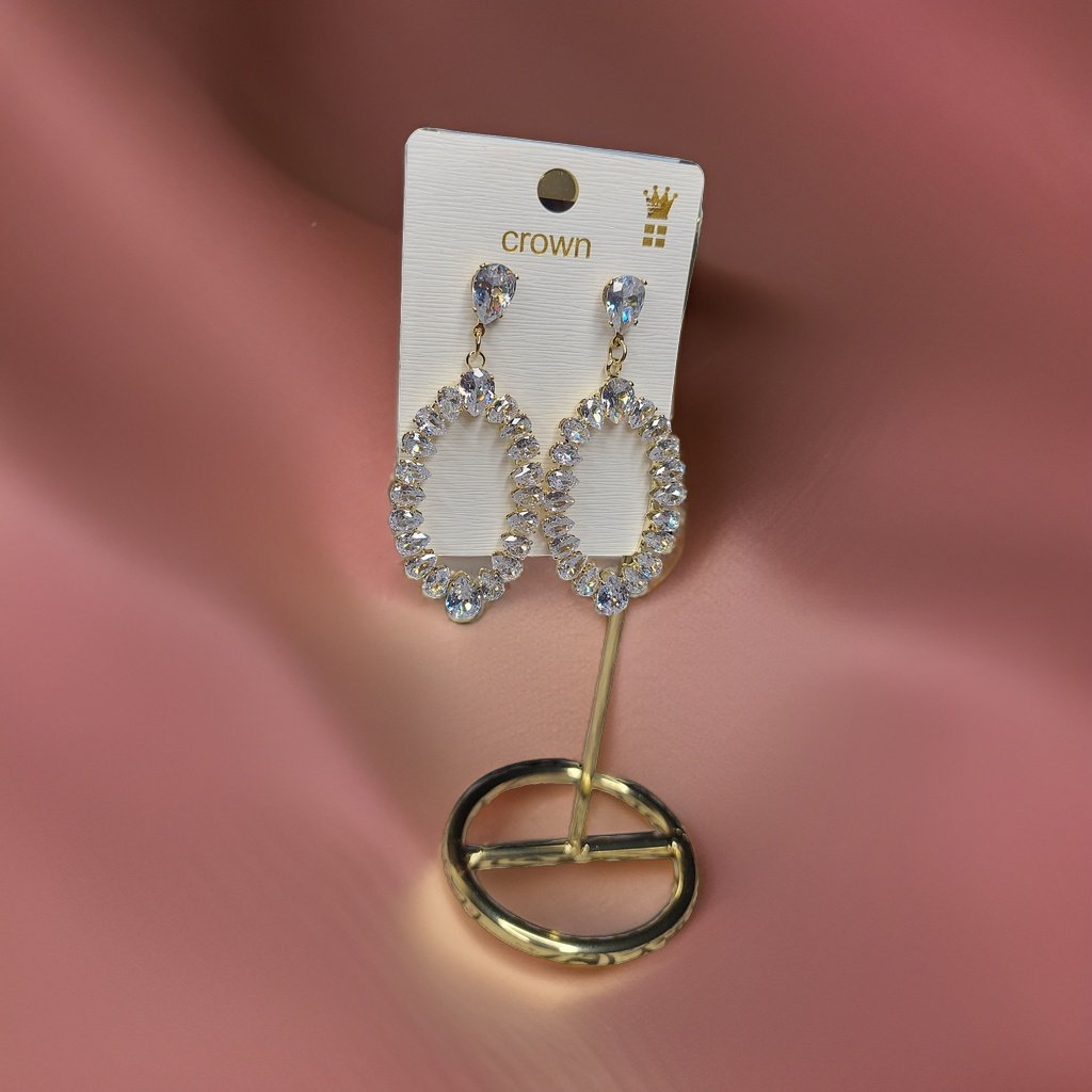 This beautiful earring is perfect for adding a touch of style to your look. It's crafted with care to ensure both durability and elegance. The sleek design and high-quality materials make it an ideal accessory for any occasion.
