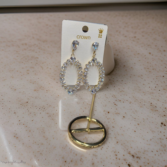 This beautiful earring is perfect for adding a touch of style to your look. It's crafted with care to ensure both durability and elegance. The sleek design and high-quality materials make it an ideal accessory for any occasion.