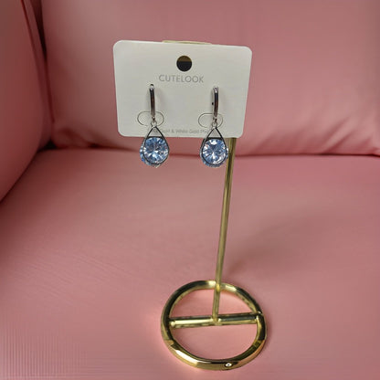 This beautiful earring is perfect for adding a touch of style to your look. It's crafted with care to ensure both durability and elegance. The sleek design and high-quality materials make it an ideal accessory for any occasion.