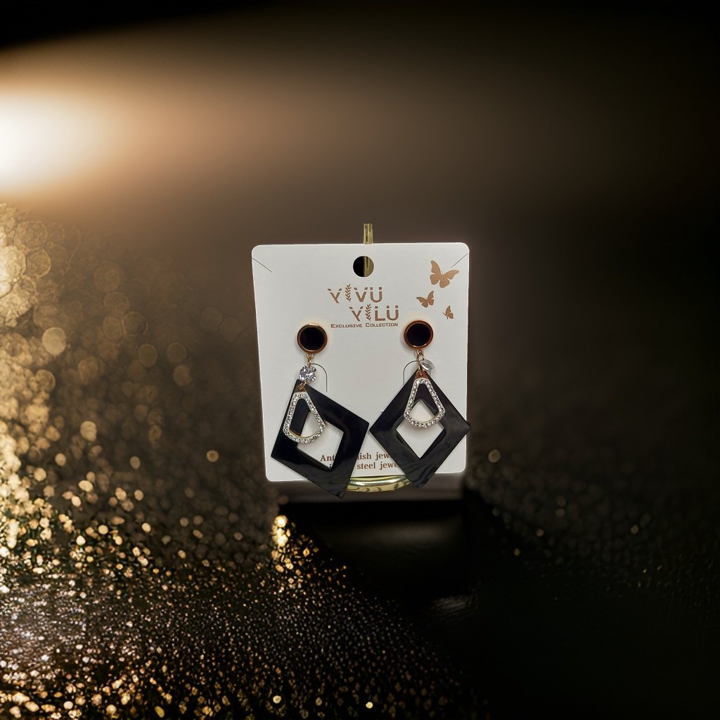 This beautiful earring is perfect for adding a touch of style to your look. It's crafted with care to ensure both durability and elegance. The sleek design and high-quality materials make it an ideal accessory for any occasion.
