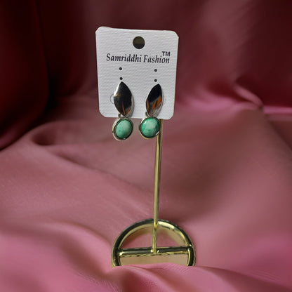 This beautiful earring is perfect for adding a touch of style to your look. It's crafted with care to ensure both durability and elegance. The sleek design and high-quality materials make it an ideal accessory for any occasion.