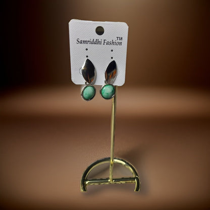 This beautiful earring is perfect for adding a touch of style to your look. It's crafted with care to ensure both durability and elegance. The sleek design and high-quality materials make it an ideal accessory for any occasion.
