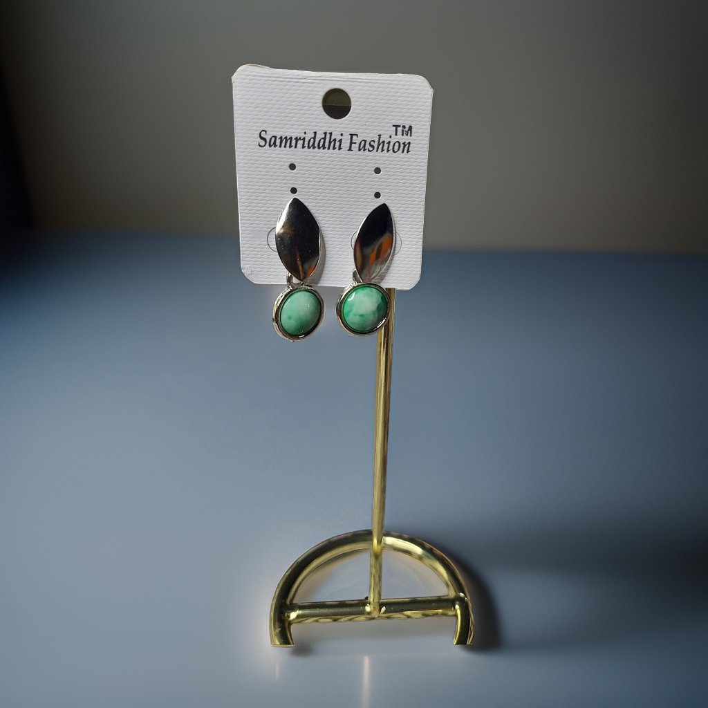 This beautiful earring is perfect for adding a touch of style to your look. It's crafted with care to ensure both durability and elegance. The sleek design and high-quality materials make it an ideal accessory for any occasion.