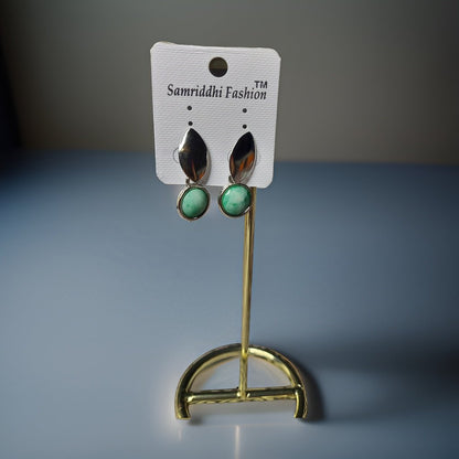 This beautiful earring is perfect for adding a touch of style to your look. It's crafted with care to ensure both durability and elegance. The sleek design and high-quality materials make it an ideal accessory for any occasion.