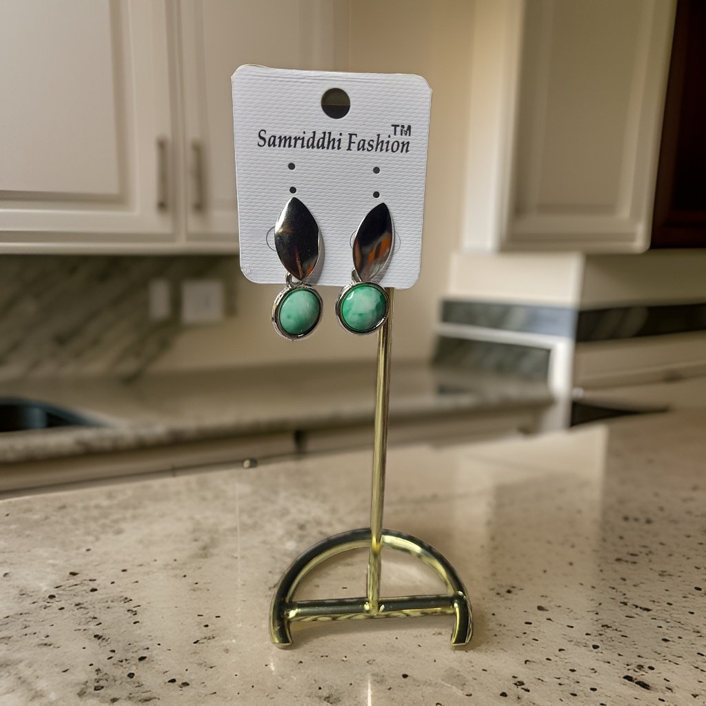 This beautiful earring is perfect for adding a touch of style to your look. It's crafted with care to ensure both durability and elegance. The sleek design and high-quality materials make it an ideal accessory for any occasion.