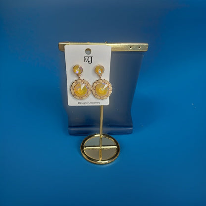 This beautiful earring is perfect for adding a touch of style to your look. It's crafted with care to ensure both durability and elegance. The sleek design and high-quality materials make it an ideal accessory for any occasion.