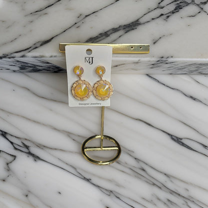 This beautiful earring is perfect for adding a touch of style to your look. It's crafted with care to ensure both durability and elegance. The sleek design and high-quality materials make it an ideal accessory for any occasion.
