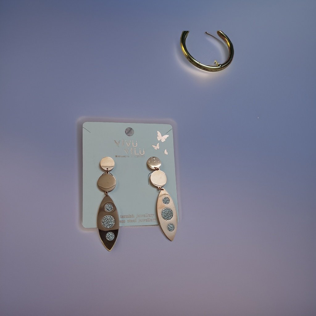 This beautiful earring is perfect for adding a touch of style to your look. It's crafted with care to ensure both durability and elegance. The sleek design and high-quality materials make it an ideal accessory for any occasion.