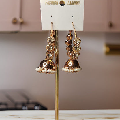 This beautiful earring is perfect for adding a touch of style to your look. It's crafted with care to ensure both durability and elegance. The sleek design and high-quality materials make it an ideal accessory for any occasion.