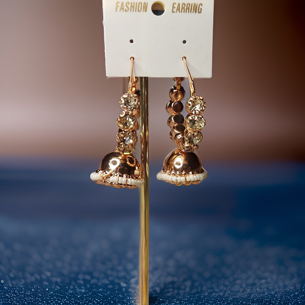 This beautiful earring is perfect for adding a touch of style to your look. It's crafted with care to ensure both durability and elegance. The sleek design and high-quality materials make it an ideal accessory for any occasion.