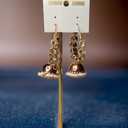 This beautiful earring is perfect for adding a touch of style to your look. It's crafted with care to ensure both durability and elegance. The sleek design and high-quality materials make it an ideal accessory for any occasion.