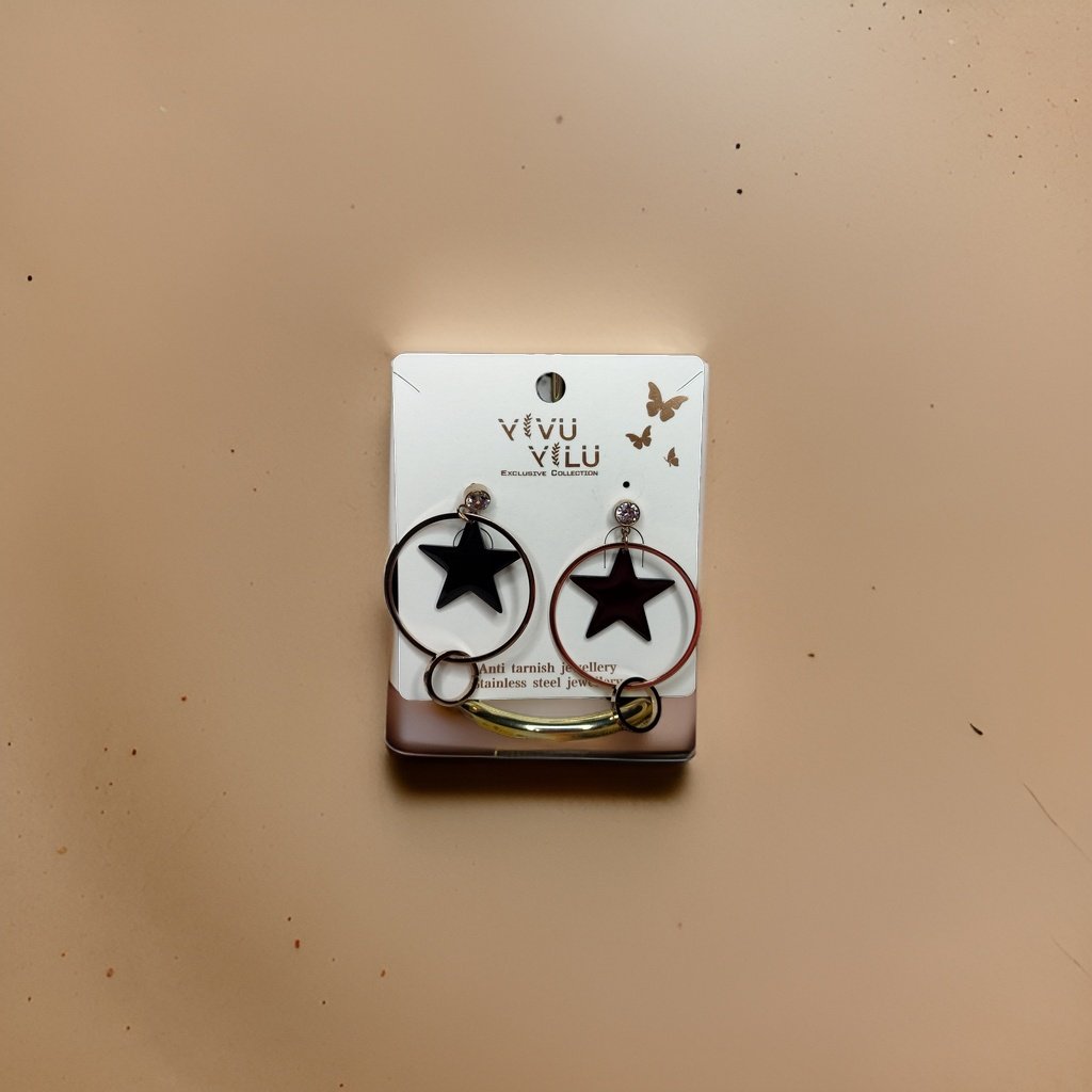 This beautiful earring is perfect for adding a touch of style to your look. It's crafted with care to ensure both durability and elegance. The sleek design and high-quality materials make it an ideal accessory for any occasion.