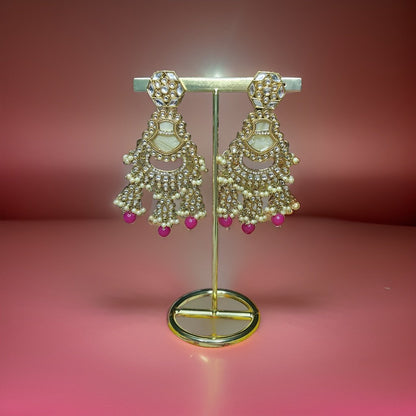 This beautiful earring is perfect for adding a touch of style to your look. It's crafted with care to ensure both durability and elegance. The sleek design and high-quality materials make it an ideal accessory for any occasion.