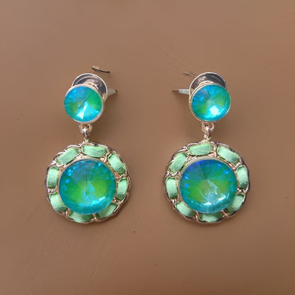 This beautiful earring is perfect for adding a touch of style to your look. It's crafted with care to ensure both durability and elegance. The sleek design and high-quality materials make it an ideal accessory for any occasion.