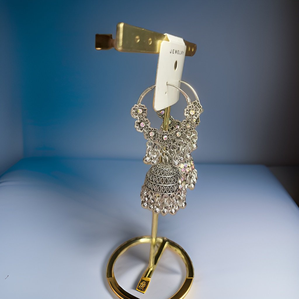 This beautiful earring is perfect for adding a touch of style to your look. It's crafted with care to ensure both durability and elegance. The sleek design and high-quality materials make it an ideal accessory for any occasion.