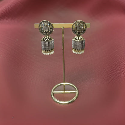 This beautiful earring is perfect for adding a touch of style to your look. It's crafted with care to ensure both durability and elegance. The sleek design and high-quality materials make it an ideal accessory for any occasion.