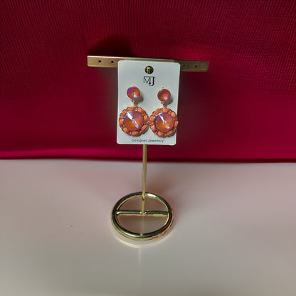 This beautiful earring is perfect for adding a touch of style to your look. It's crafted with care to ensure both durability and elegance. The sleek design and high-quality materials make it an ideal accessory for any occasion.