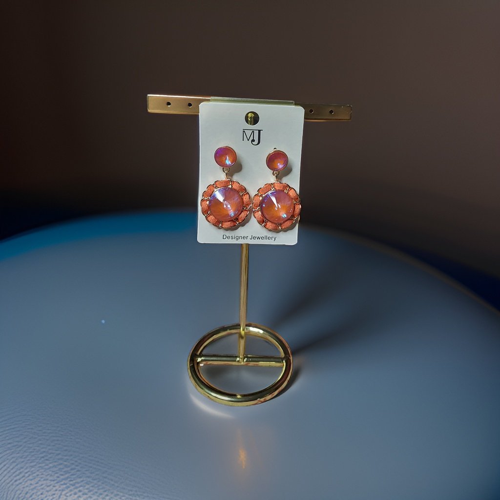 This beautiful earring is perfect for adding a touch of style to your look. It's crafted with care to ensure both durability and elegance. The sleek design and high-quality materials make it an ideal accessory for any occasion.