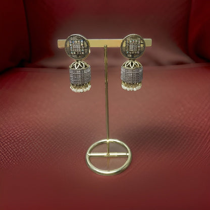 This beautiful earring is perfect for adding a touch of style to your look. It's crafted with care to ensure both durability and elegance. The sleek design and high-quality materials make it an ideal accessory for any occasion.