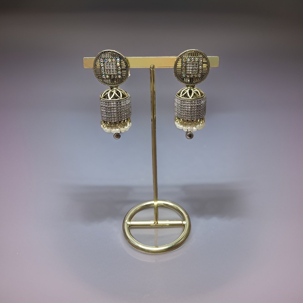 This beautiful earring is perfect for adding a touch of style to your look. It's crafted with care to ensure both durability and elegance. The sleek design and high-quality materials make it an ideal accessory for any occasion.