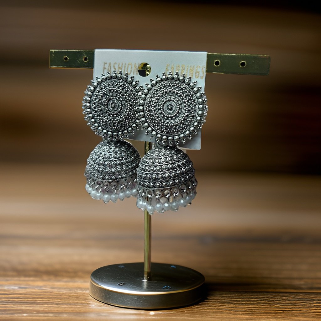 This beautiful earring is perfect for adding a touch of style to your look. It's crafted with care to ensure both durability and elegance. The sleek design and high-quality materials make it an ideal accessory for any occasion.