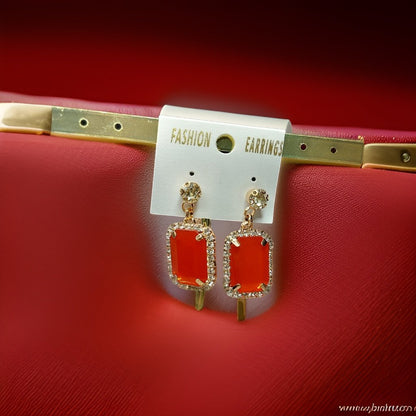 This beautiful earring is perfect for adding a touch of style to your look. It's crafted with care to ensure both durability and elegance. The sleek design and high-quality materials make it an ideal accessory for any occasion.