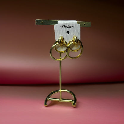 This beautiful earring is perfect for adding a touch of style to your look. It's crafted with care to ensure both durability and elegance. The sleek design and high-quality materials make it an ideal accessory for any occasion.