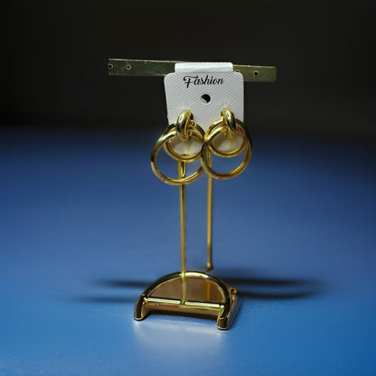This beautiful earring is perfect for adding a touch of style to your look. It's crafted with care to ensure both durability and elegance. The sleek design and high-quality materials make it an ideal accessory for any occasion.