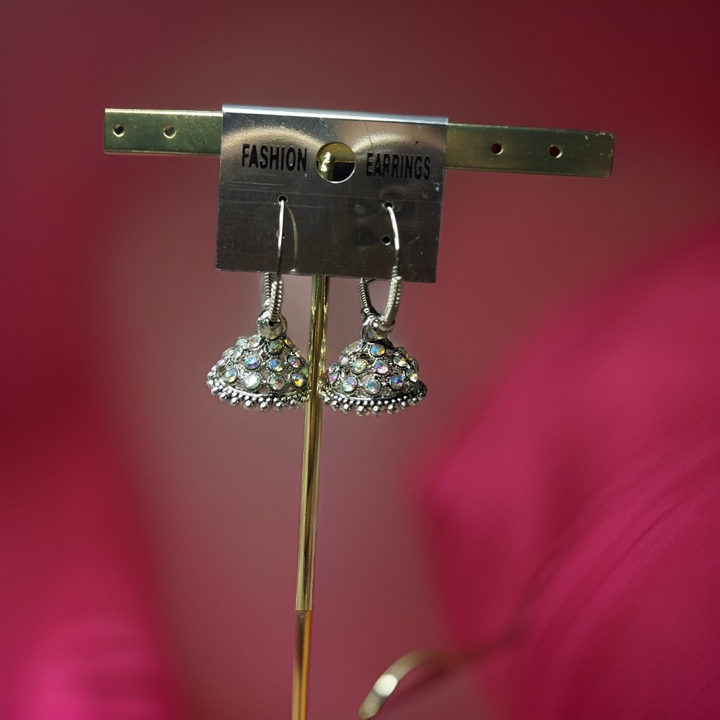 This beautiful earring is perfect for adding a touch of style to your look. It's crafted with care to ensure both durability and elegance. The sleek design and high-quality materials make it an ideal accessory for any occasion.