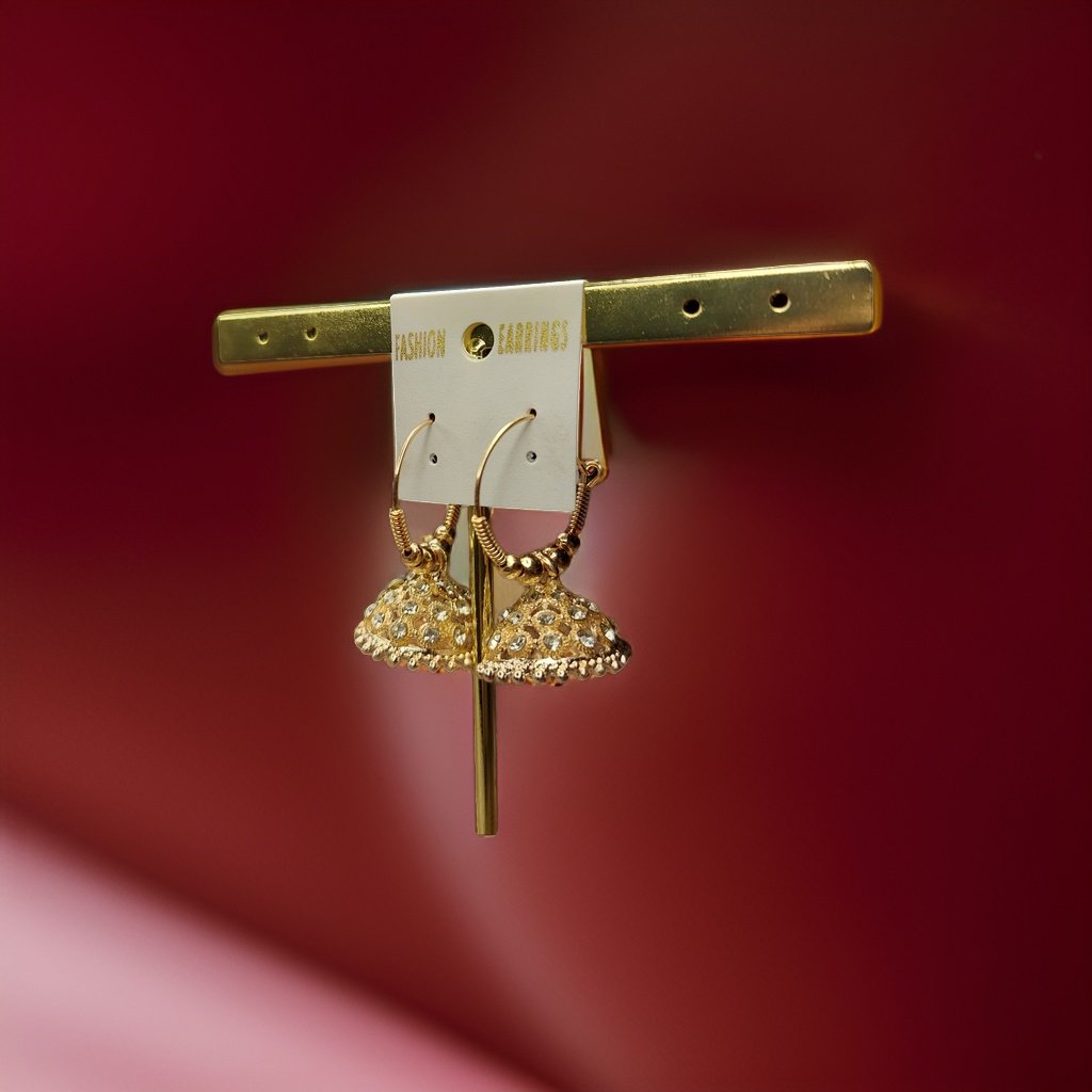 This beautiful earring is perfect for adding a touch of style to your look. It's crafted with care to ensure both durability and elegance. The sleek design and high-quality materials make it an ideal accessory for any occasion.