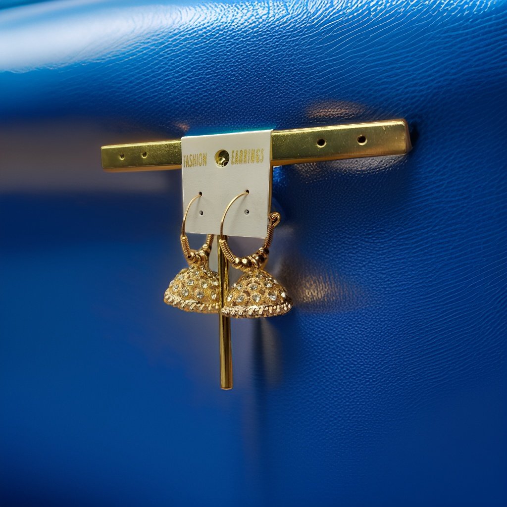 This beautiful earring is perfect for adding a touch of style to your look. It's crafted with care to ensure both durability and elegance. The sleek design and high-quality materials make it an ideal accessory for any occasion.