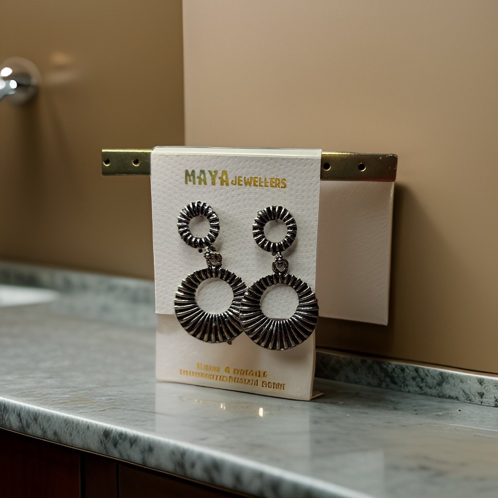 This beautiful earring is perfect for adding a touch of style to your look. It's crafted with care to ensure both durability and elegance. The sleek design and high-quality materials make it an ideal accessory for any occasion.