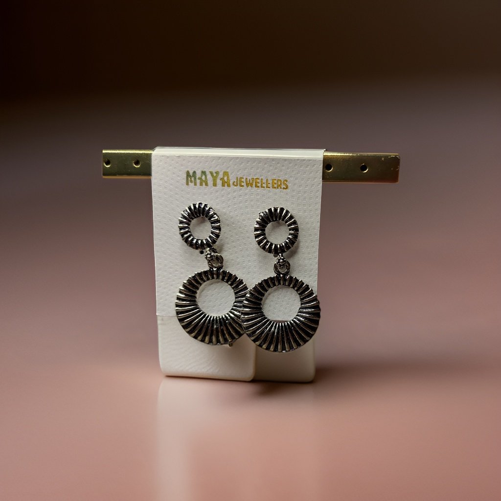 This beautiful earring is perfect for adding a touch of style to your look. It's crafted with care to ensure both durability and elegance. The sleek design and high-quality materials make it an ideal accessory for any occasion.