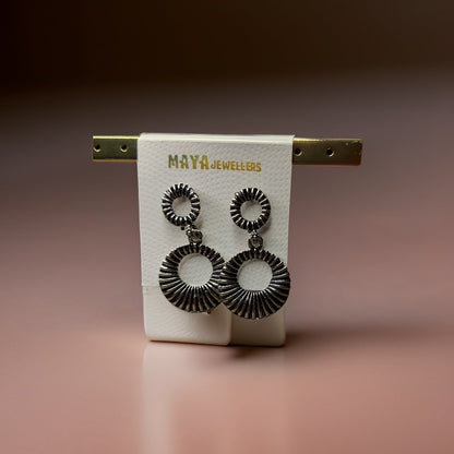 This beautiful earring is perfect for adding a touch of style to your look. It's crafted with care to ensure both durability and elegance. The sleek design and high-quality materials make it an ideal accessory for any occasion.