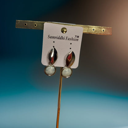 This beautiful earring is perfect for adding a touch of style to your look. It's crafted with care to ensure both durability and elegance. The sleek design and high-quality materials make it an ideal accessory for any occasion.