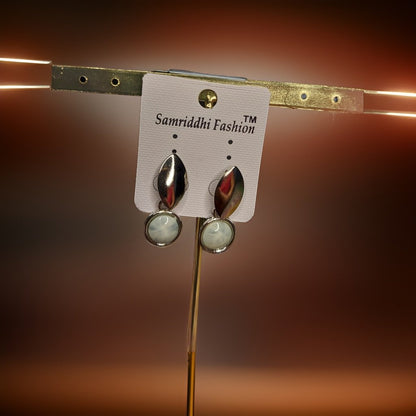 This beautiful earring is perfect for adding a touch of style to your look. It's crafted with care to ensure both durability and elegance. The sleek design and high-quality materials make it an ideal accessory for any occasion.