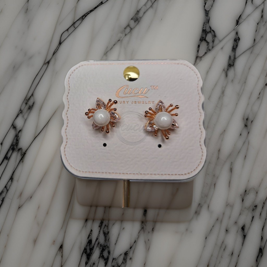 This beautiful earring is perfect for adding a touch of style to your look. It's crafted with care to ensure both durability and elegance. The sleek design and high-quality materials make it an ideal accessory for any occasion.