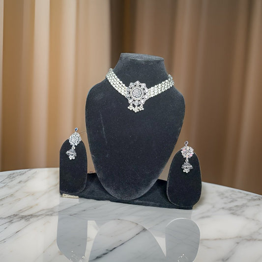Elevate your look with our Kuhu Necklace. This stunning piece exudes sophistication with its timeless design and superior craftsmanship. Whether worn alone or layered with other necklaces, it adds a touch of glamour to any outfit.