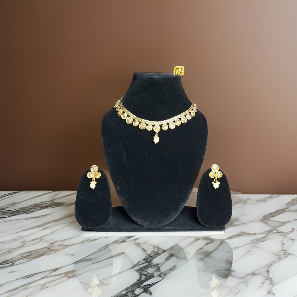 Elevate your look with our Kuhu Necklace. This stunning piece exudes sophistication with its timeless design and superior craftsmanship. Whether worn alone or layered with other necklaces, it adds a touch of glamour to any outfit.
