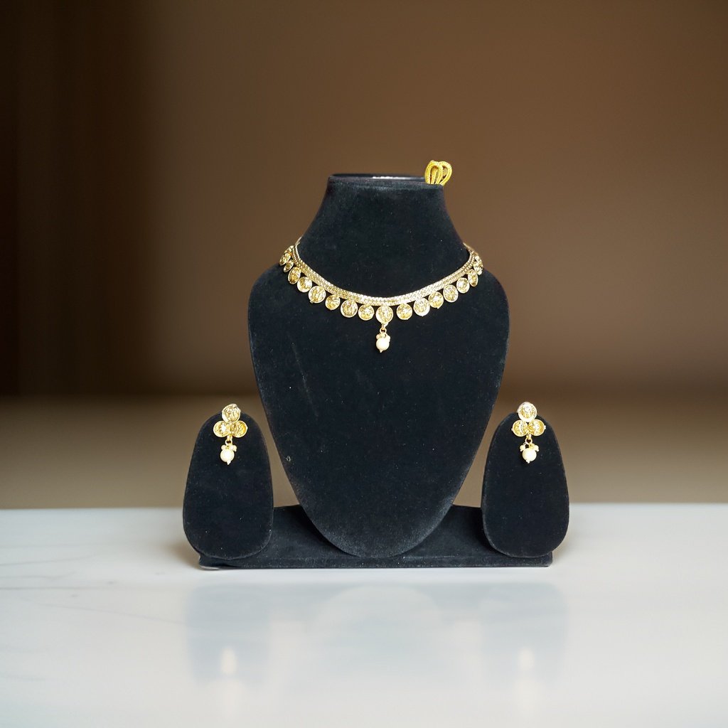 Elevate your look with our Kuhu Necklace. This stunning piece exudes sophistication with its timeless design and superior craftsmanship. Whether worn alone or layered with other necklaces, it adds a touch of glamour to any outfit.